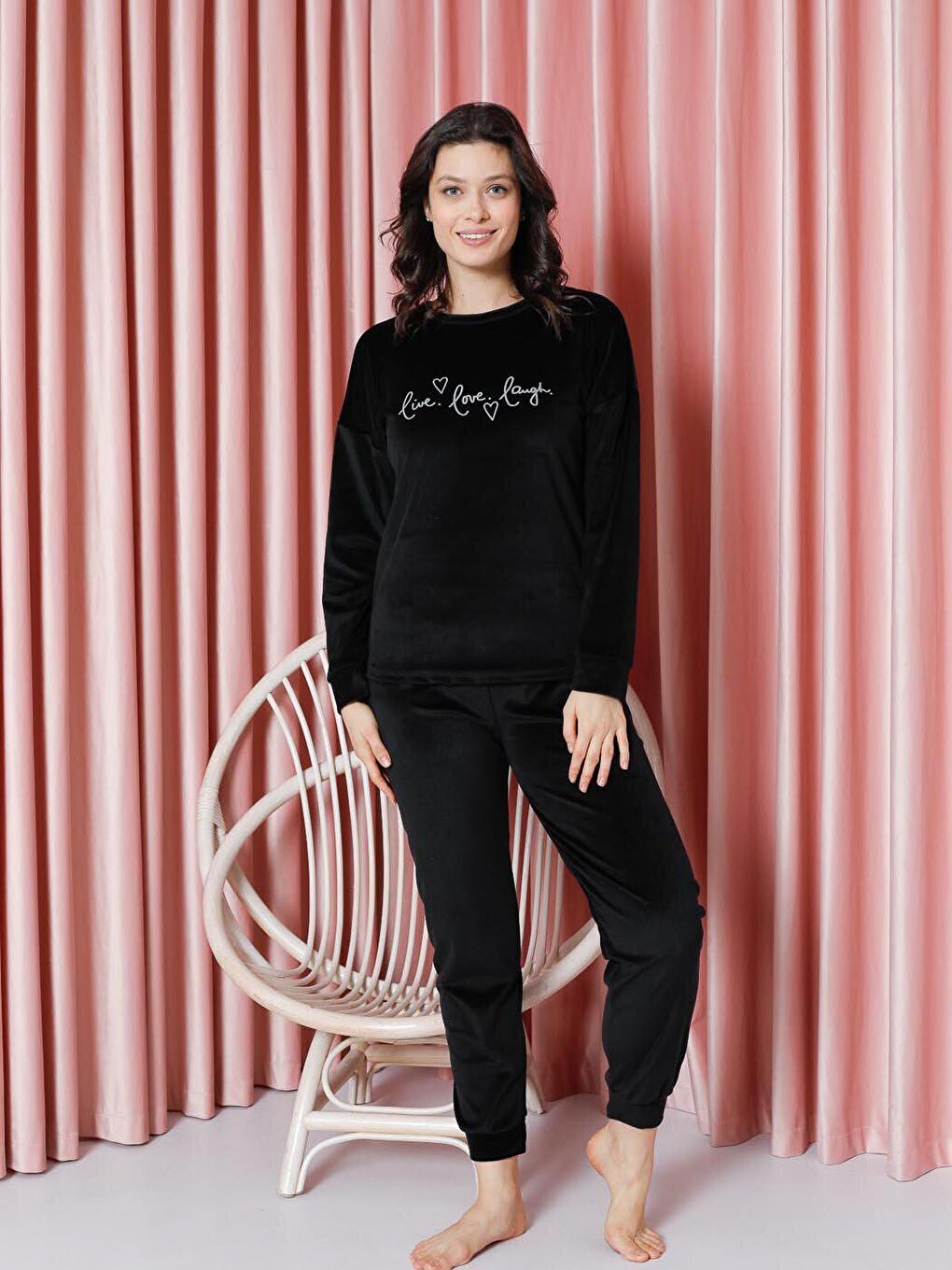 Siyah Kadın Pijama Takımı Fransız Kadife Kol Paça Manşetli Live Love Laugh Kışlık Mevsimlik