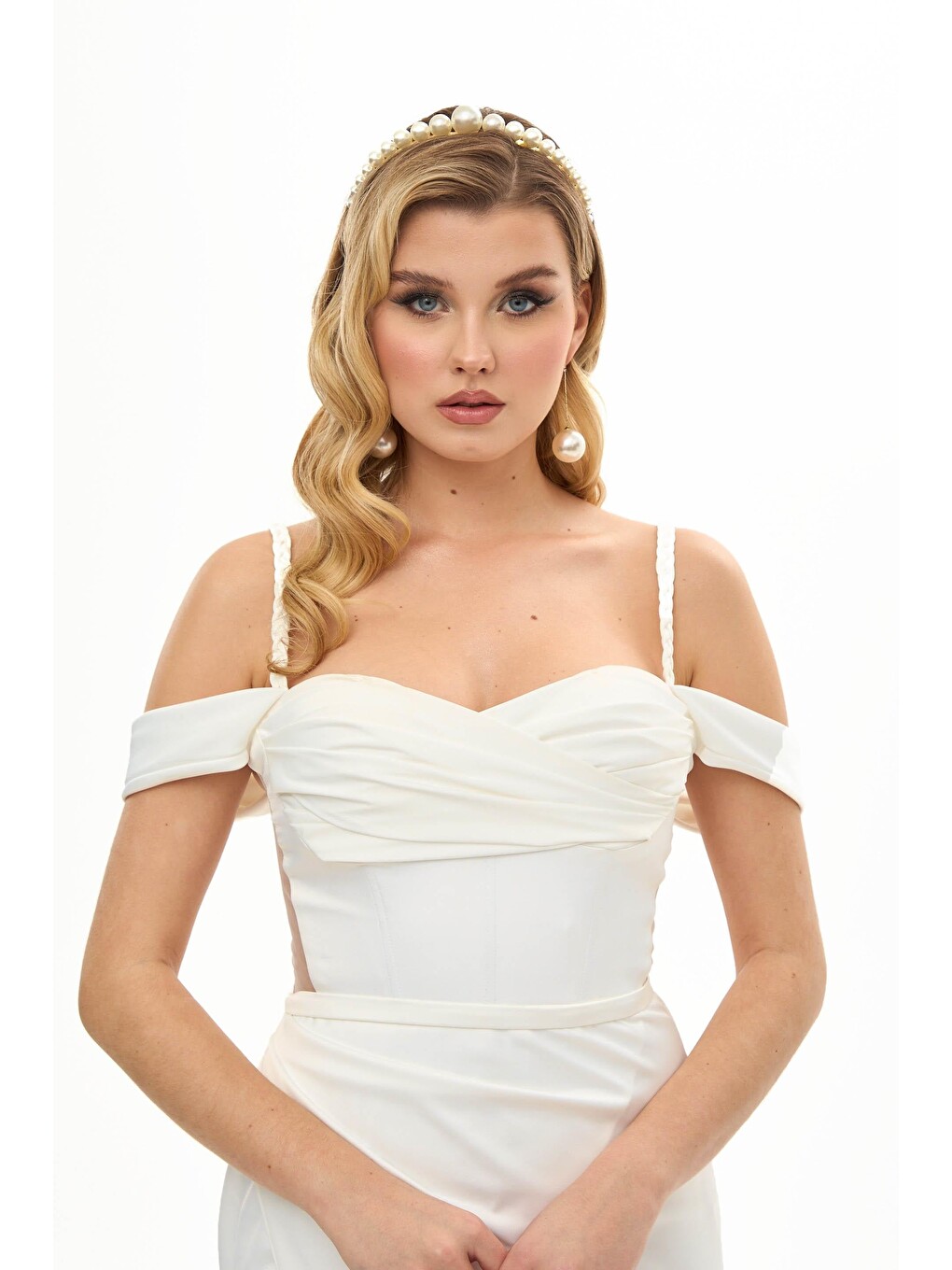 Ekru Askılı Yırtmaçlı Saten Nikah Elbisesi-2