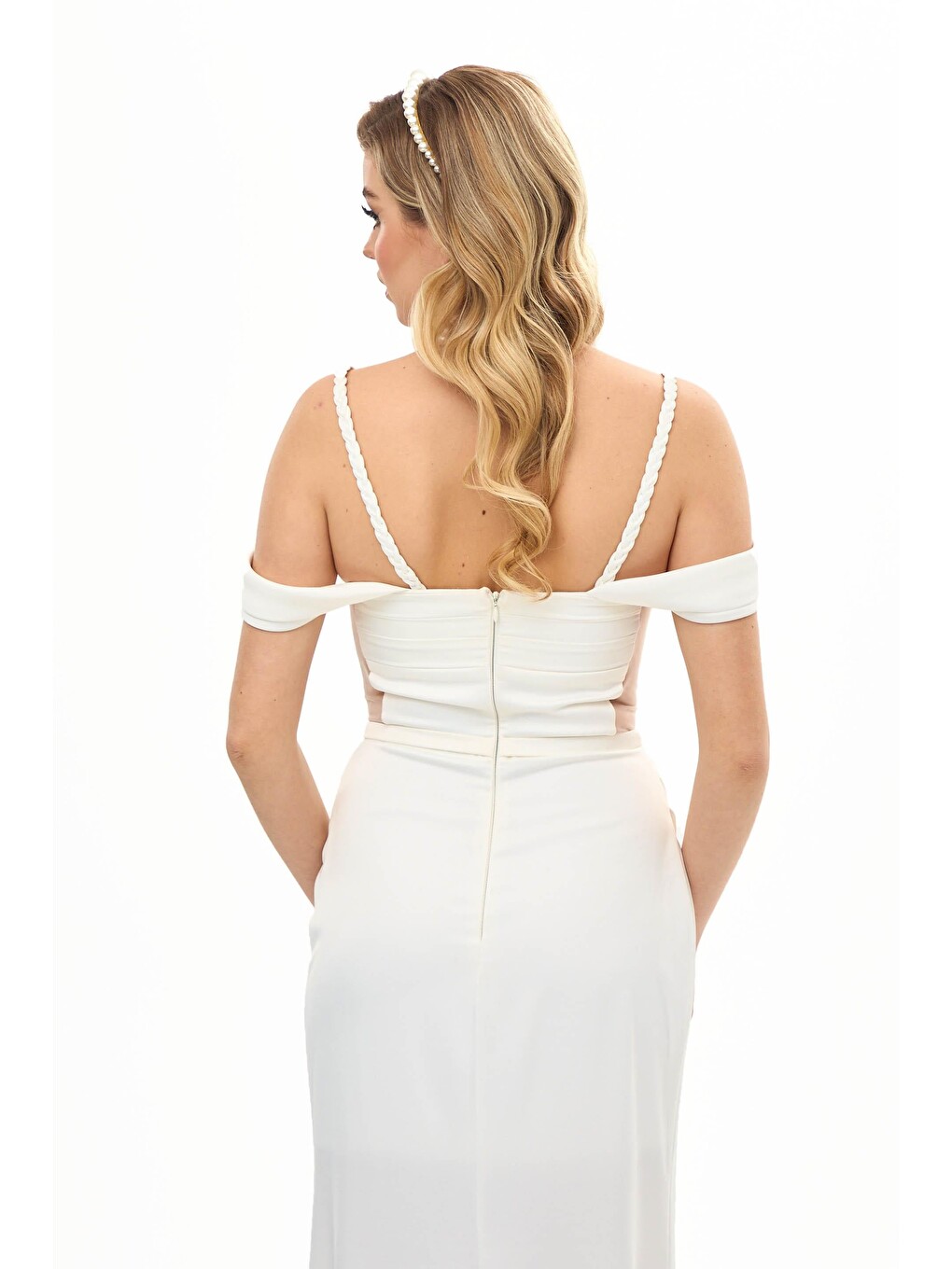 Ekru Askılı Yırtmaçlı Saten Nikah Elbisesi-4