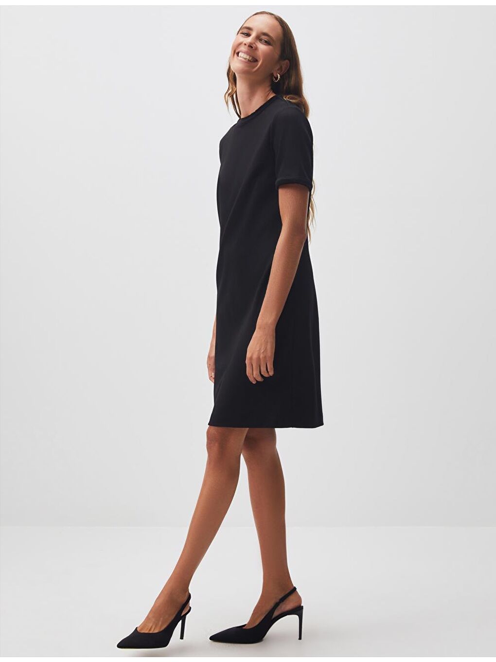 Siyah Bisiklet Yaka Kısa Kollu Basic Mini Elbise-4