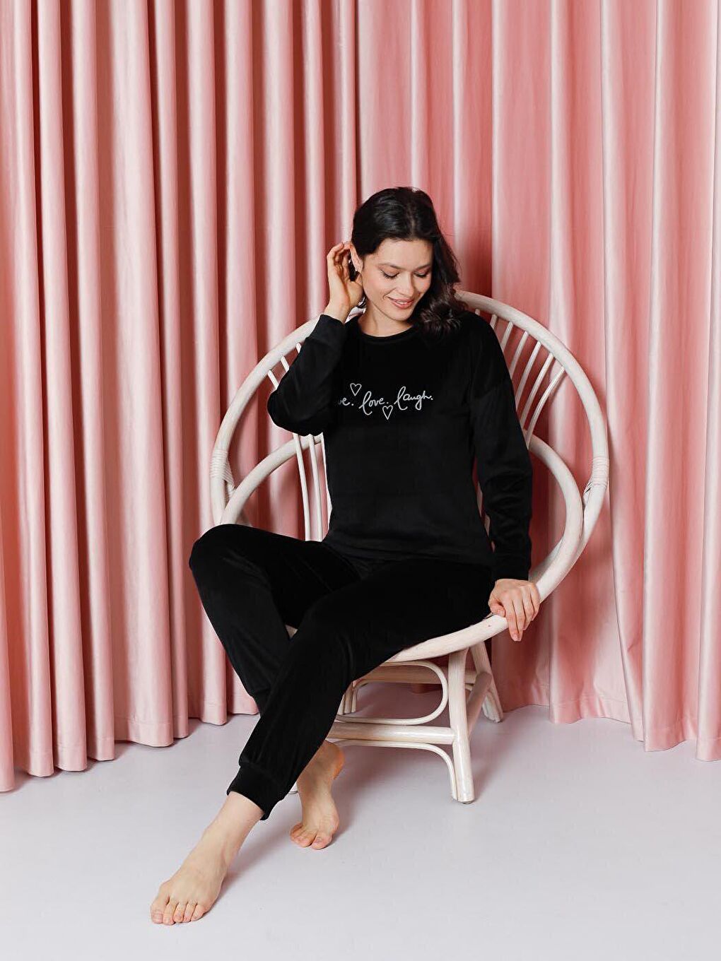 Siyah Kadın Pijama Takımı Fransız Kadife Kol Paça Manşetli Live Love Laugh Kışlık Mevsimlik-6