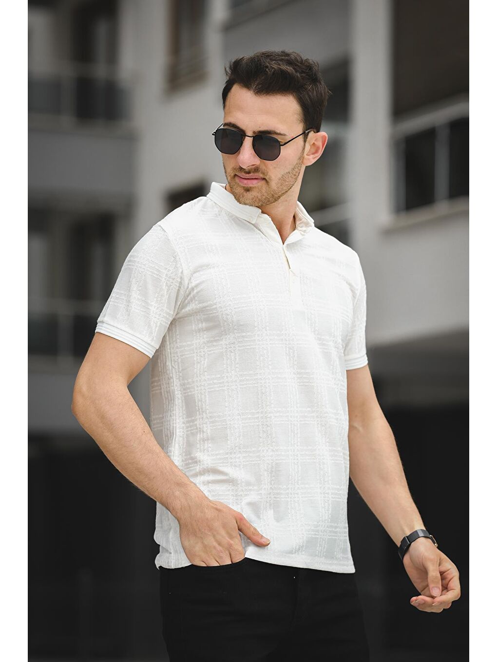 Beyaz Örme Jakar Kumaş Desenli Polo Yaka Erkek Tişört-2