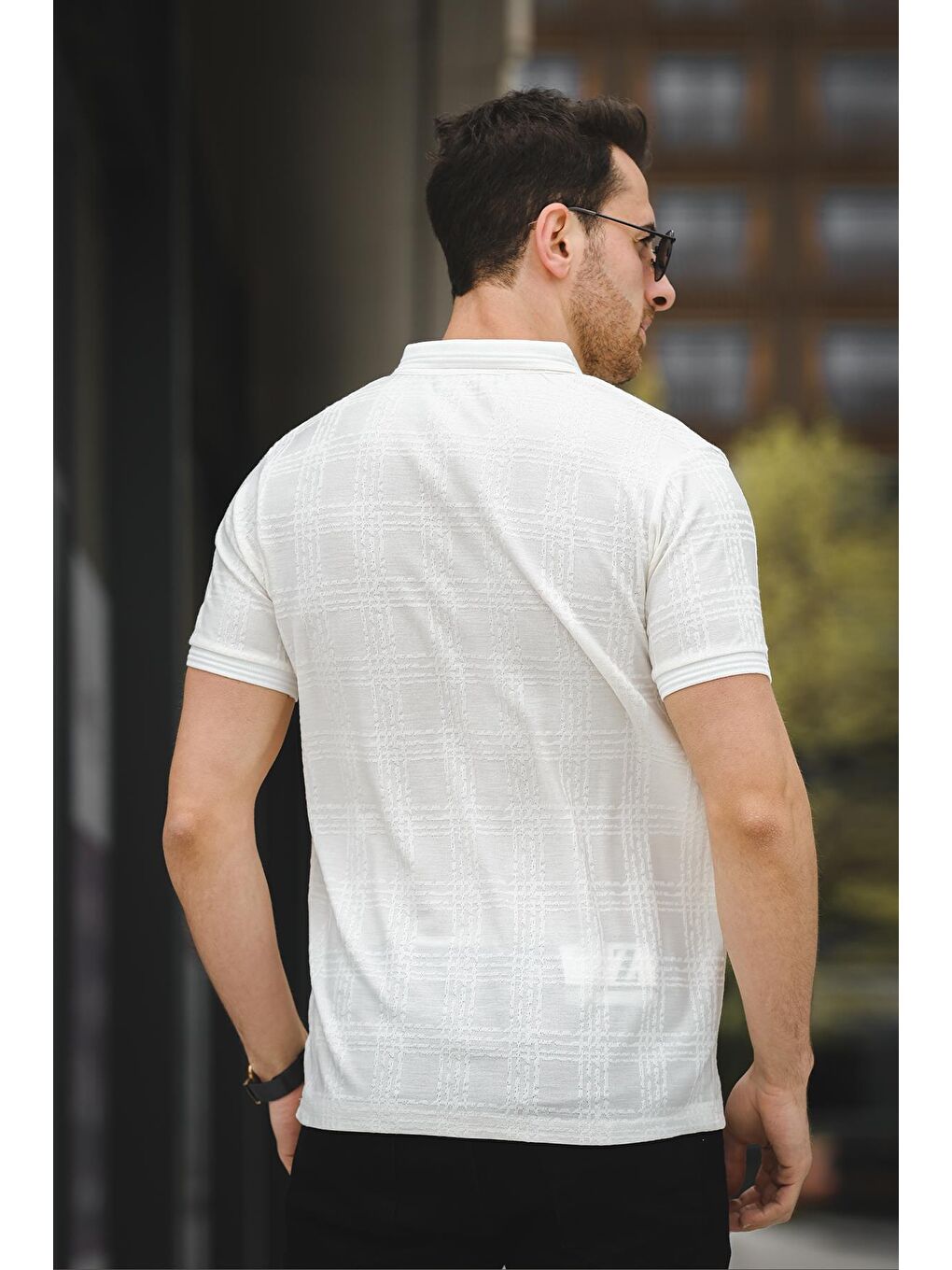Beyaz Örme Jakar Kumaş Desenli Polo Yaka Erkek Tişört-3
