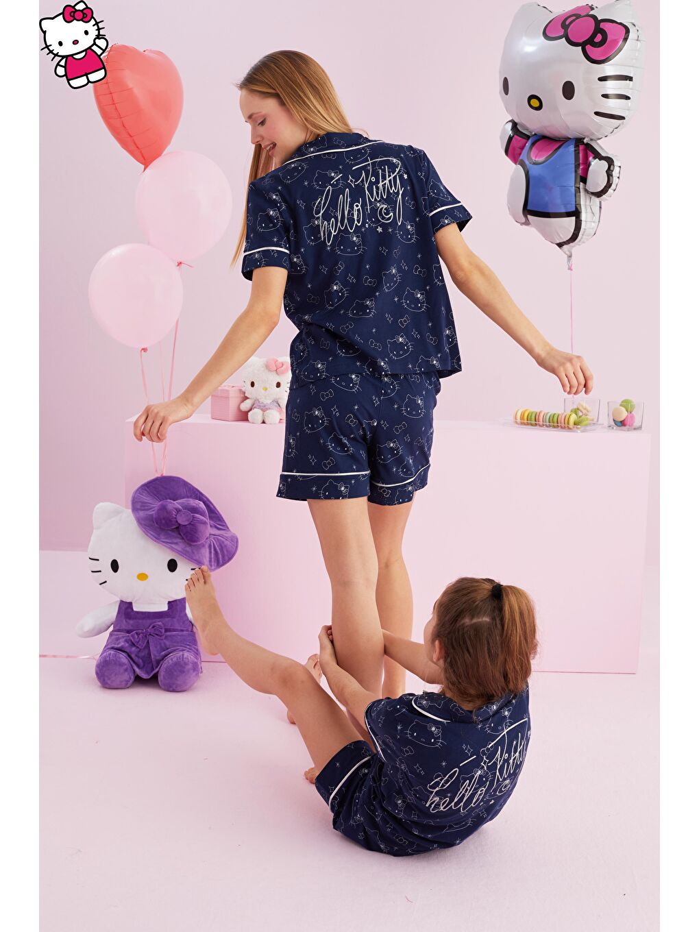 SİYAH İNCİ Lacivert Hello Kitty Lisanslı %100 Pamuk Lacivert Çok Renkli Düğmeli Biyeli Şort Pijama Takım - 2