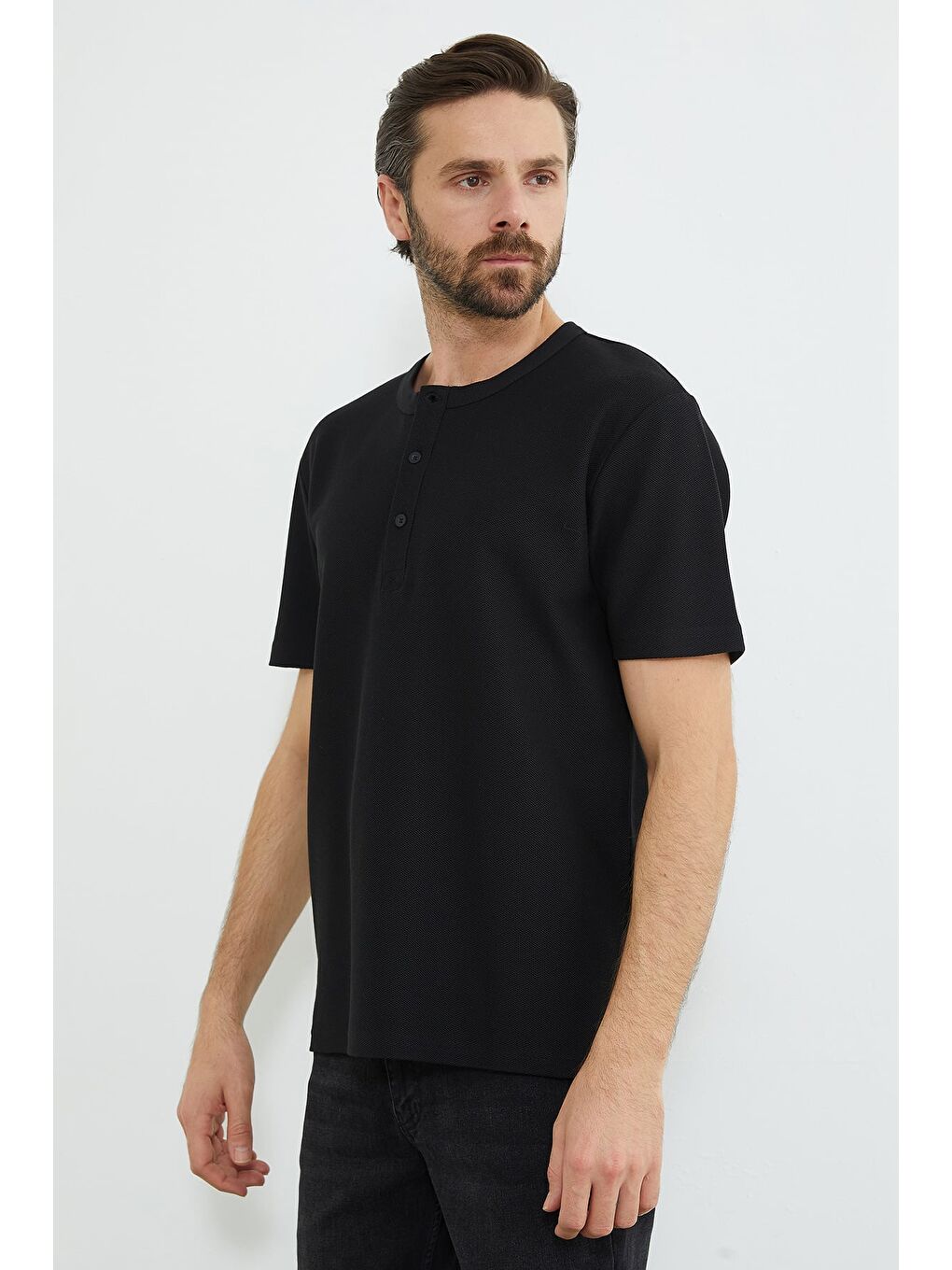 Siyah Petek Kumaş Düğmeli Bisiklet Yaka Tişört-1