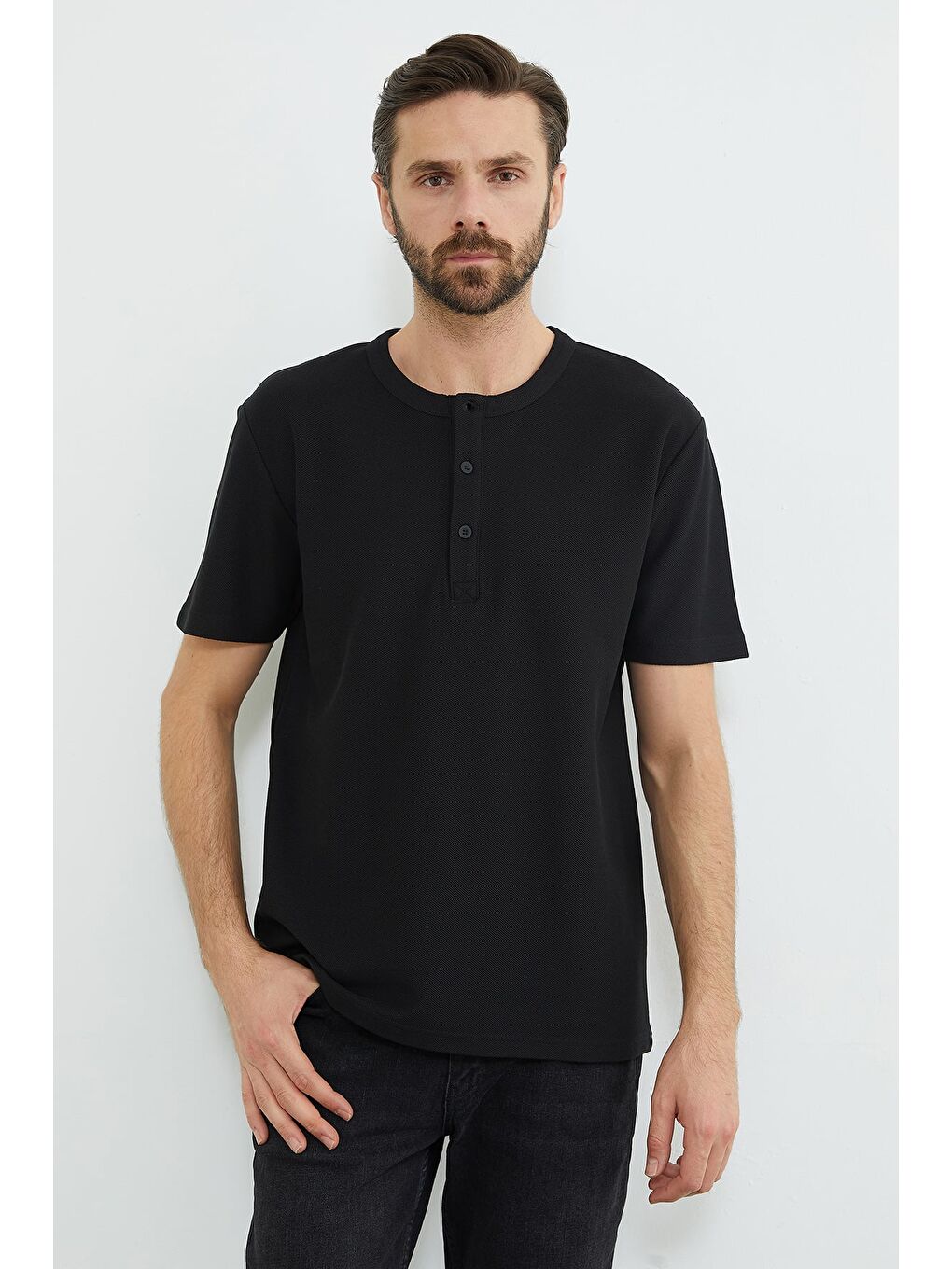 Siyah Petek Kumaş Düğmeli Bisiklet Yaka Tişört-3