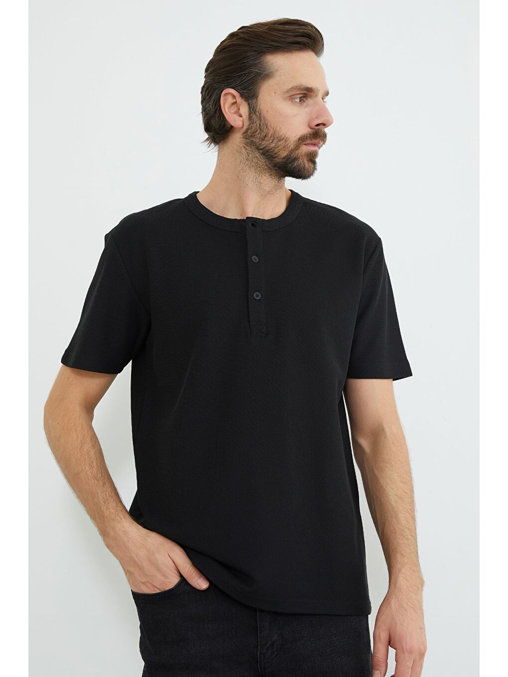 Siyah Petek Kumaş Düğmeli Bisiklet Yaka Tişört-4