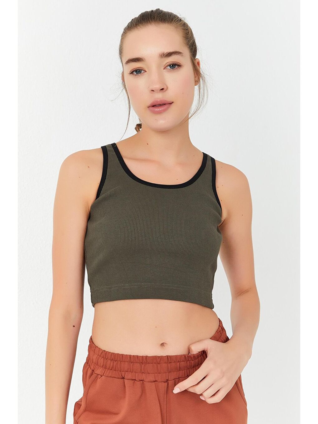 TOMMYLIFE Haki Basic Sıfır Kol Dar Kalıp U Yaka Kadın Crop Top Atlet - 97160