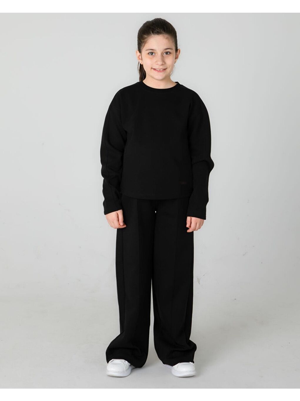 Siyah Bisiklet Yaka Geniş Paça Ayarlanabilir Lastikli Bel Kız Çocuk Eşofman Takımı