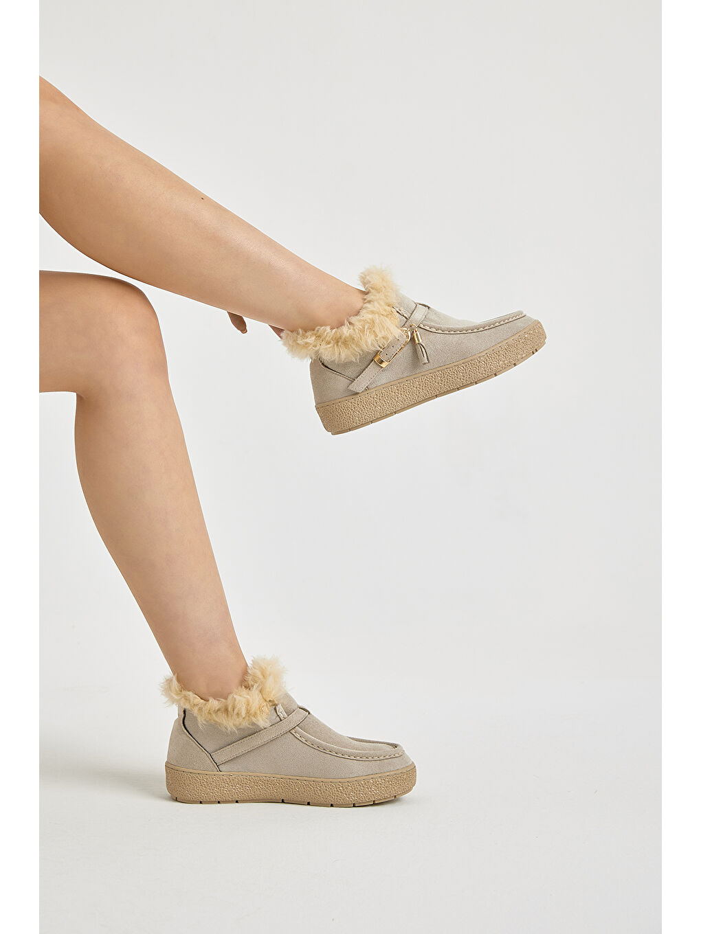 Kadın Bej Termo Taban Süet Görünümlü Kürklü ve Püsküllü Günlük Kısa Bot-1