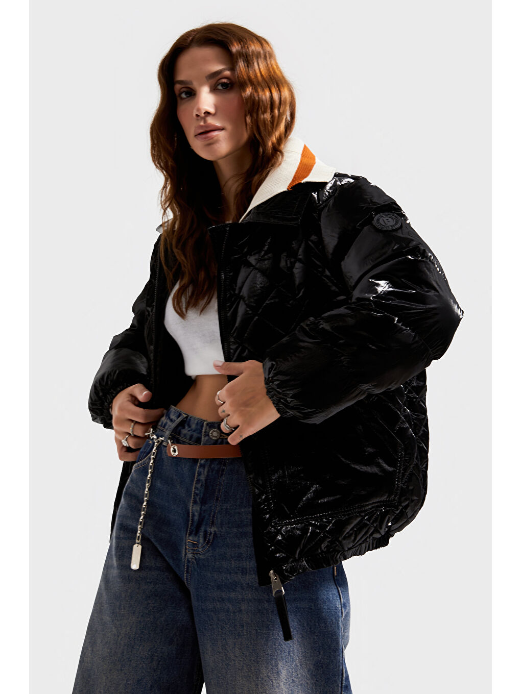 Kadın Siyah Renk Parlak Kumaş Yaka Detaylı Ceket Mont-2