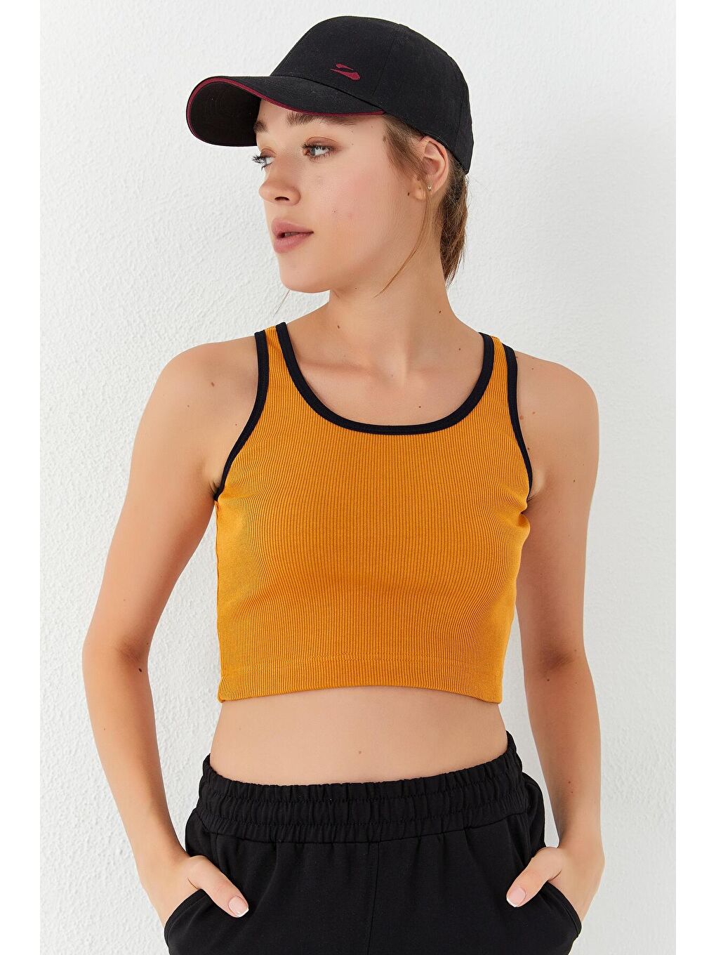 TOMMYLIFE Sarı Hardal Basic Sıfır Kol Dar Kalıp U Yaka Kadın Crop Top Atlet - 97160 - 4