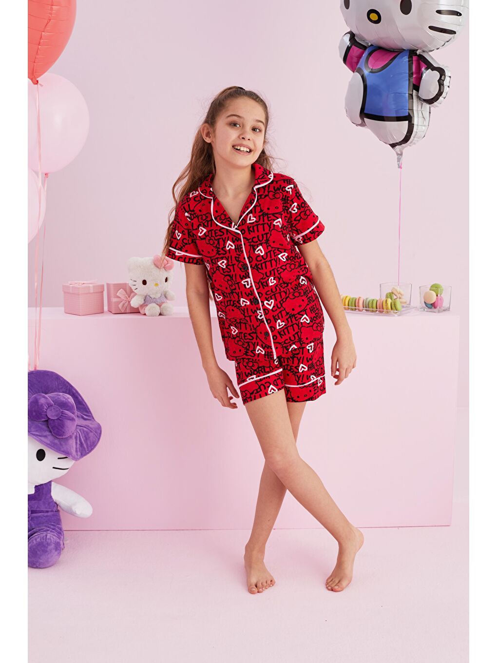 SİYAH İNCİ Kırmızı Hello Kitty Lisanslı %100 Pamuk Kırmızı Çok Renkli Düğmeli Biyeli Şort Pijama Takım - 1