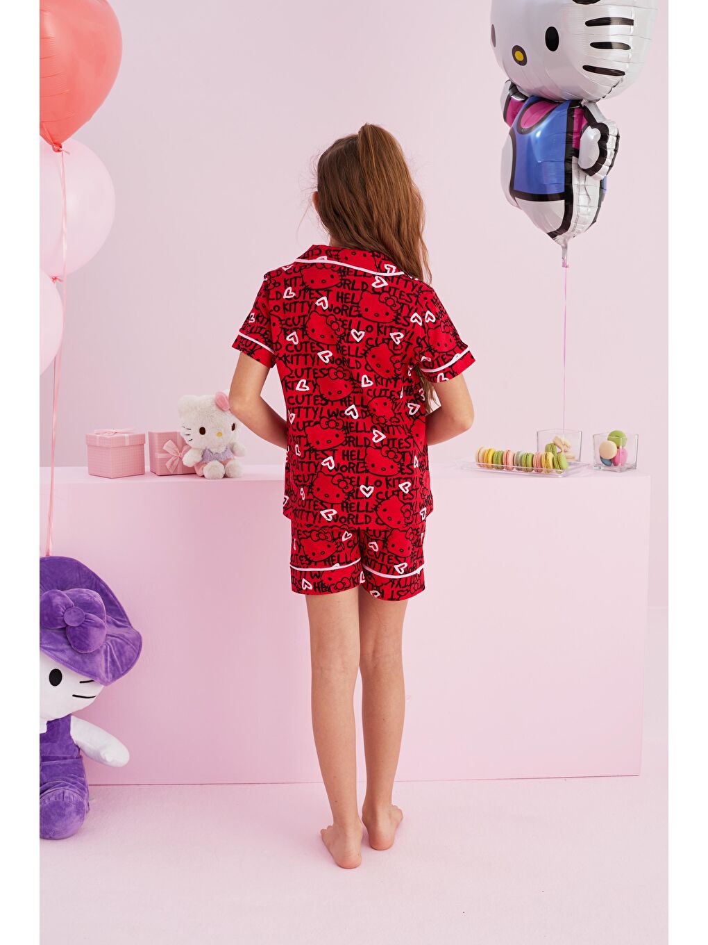 SİYAH İNCİ Kırmızı Hello Kitty Lisanslı %100 Pamuk Kırmızı Çok Renkli Düğmeli Biyeli Şort Pijama Takım - 2