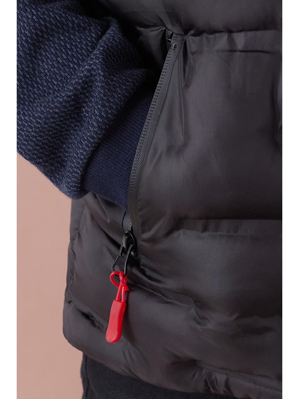 Siyah Erkek Çocuk Desenli Kapüşonlu Şişme Yelek 14582-4