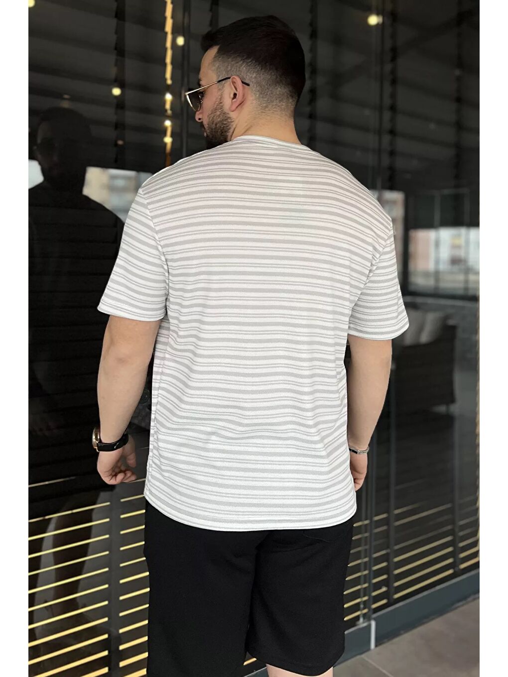 Gri Bisiklet Yaka Çizgi Desenli Erkek Tişört-2