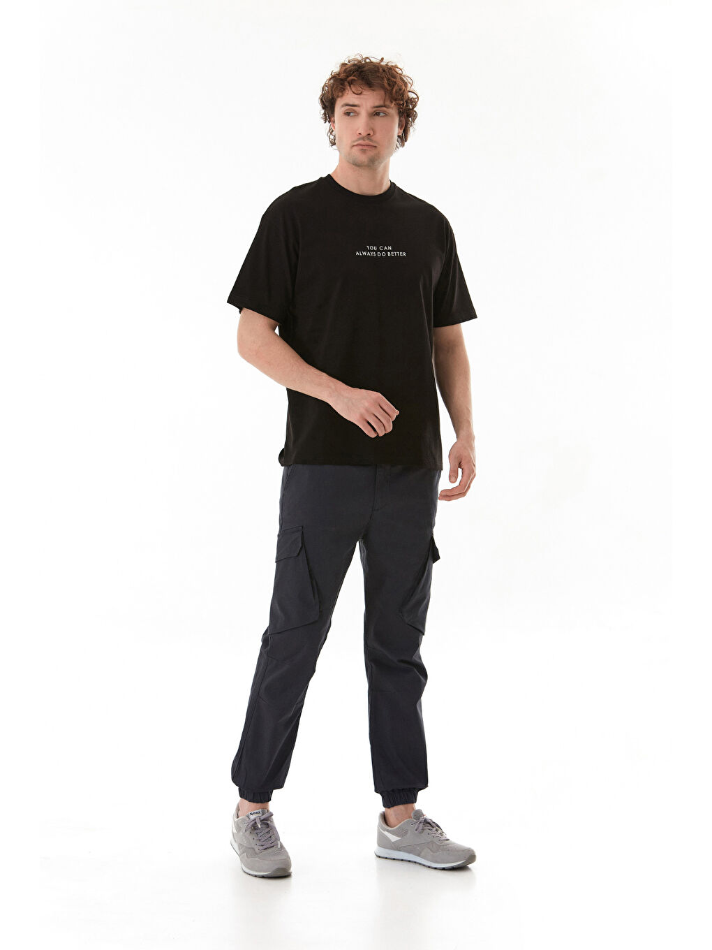 Siyah Yazı Kabartma Baskılı Bisiklet Yaka %100 Pamuk Tişört-2