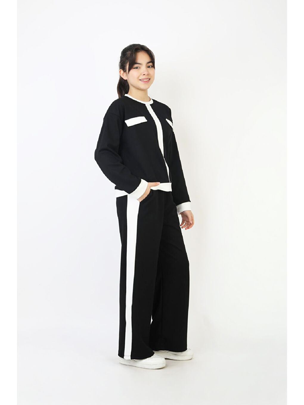 Siyah Kız Çocuk Garni Detaylı ve Geniş Paçalı Alt-Üst Takım 12502-2