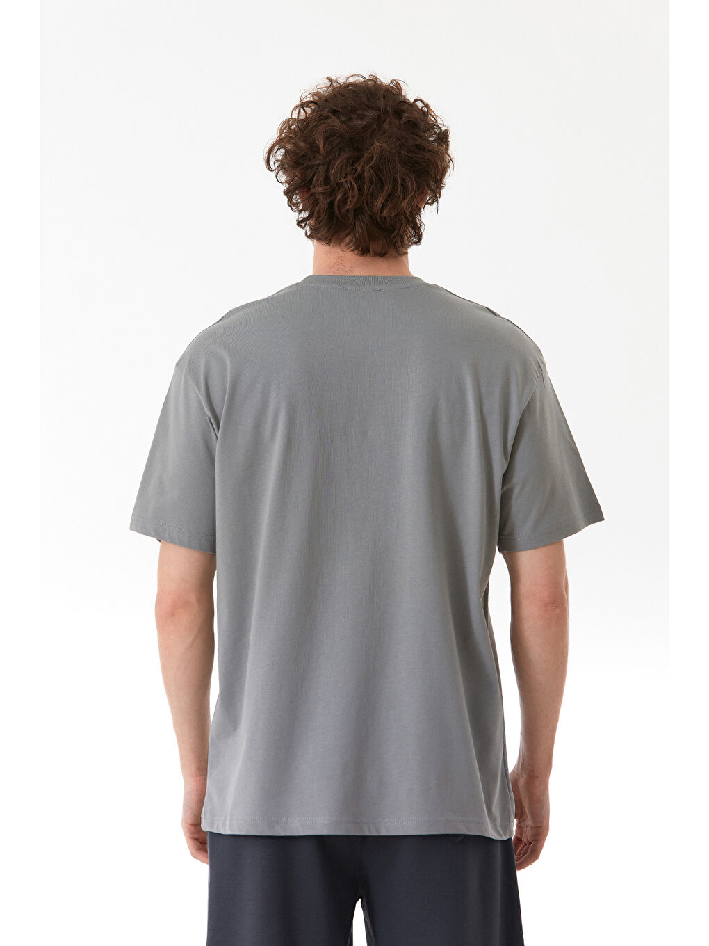 Gri Yazı Kabartma Baskılı Bisiklet Yaka Tişört-3