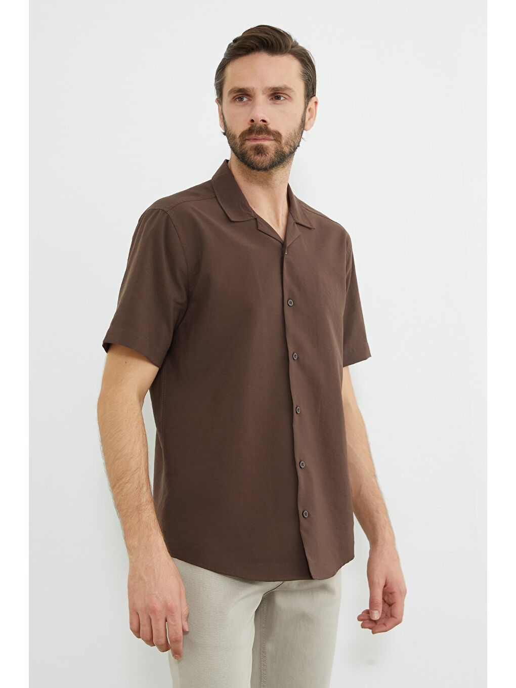 Kahverengi Düğmeli Kısa Kollu Regular Fit Gömlek-1