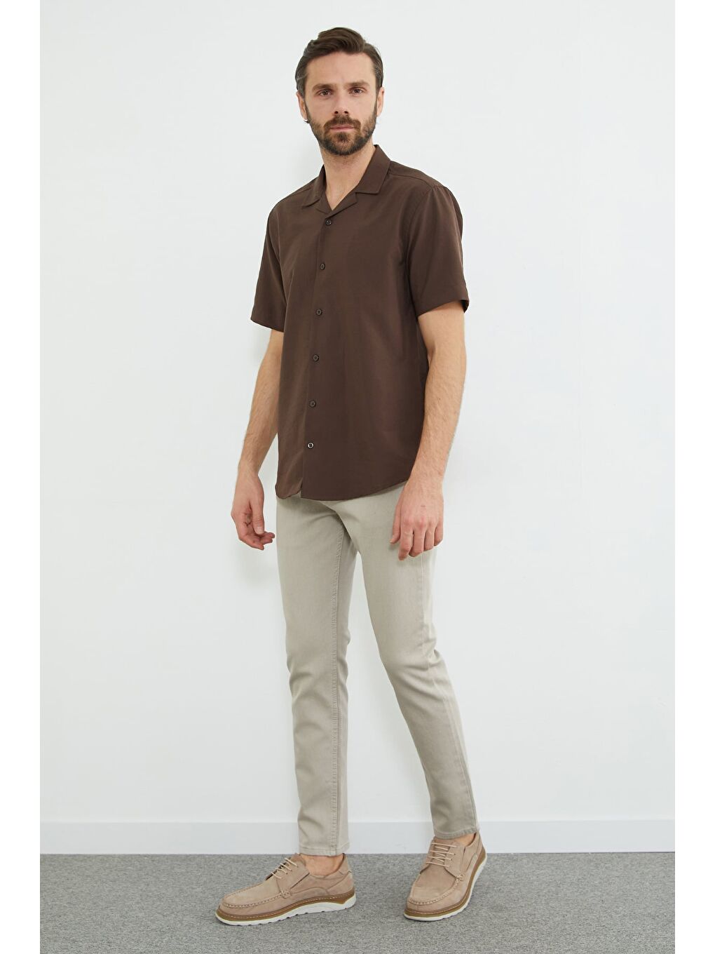 Kahverengi Düğmeli Kısa Kollu Regular Fit Gömlek-2