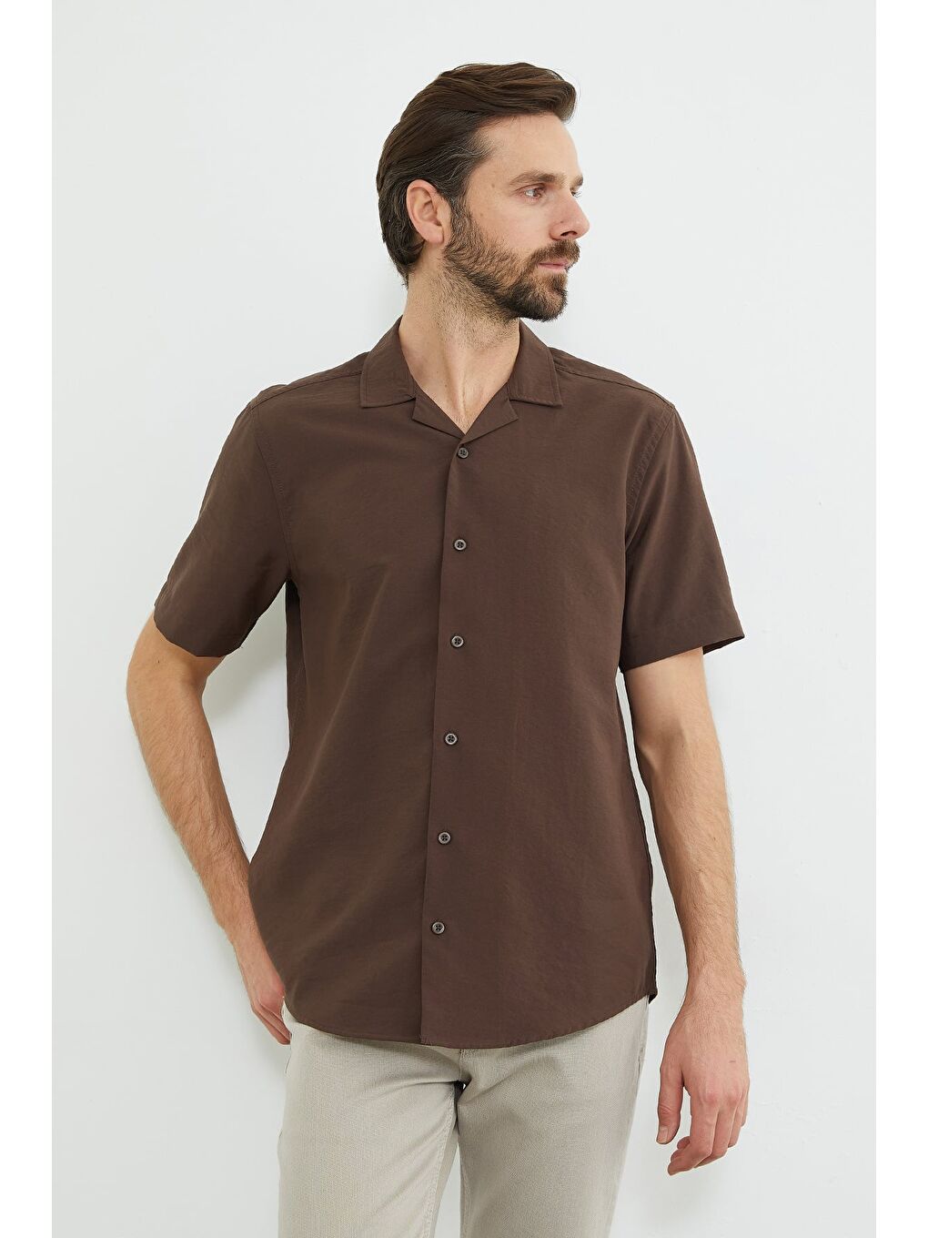 Kahverengi Düğmeli Kısa Kollu Regular Fit Gömlek-3