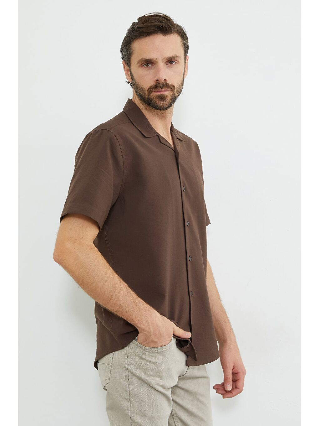 Kahverengi Düğmeli Kısa Kollu Regular Fit Gömlek-4