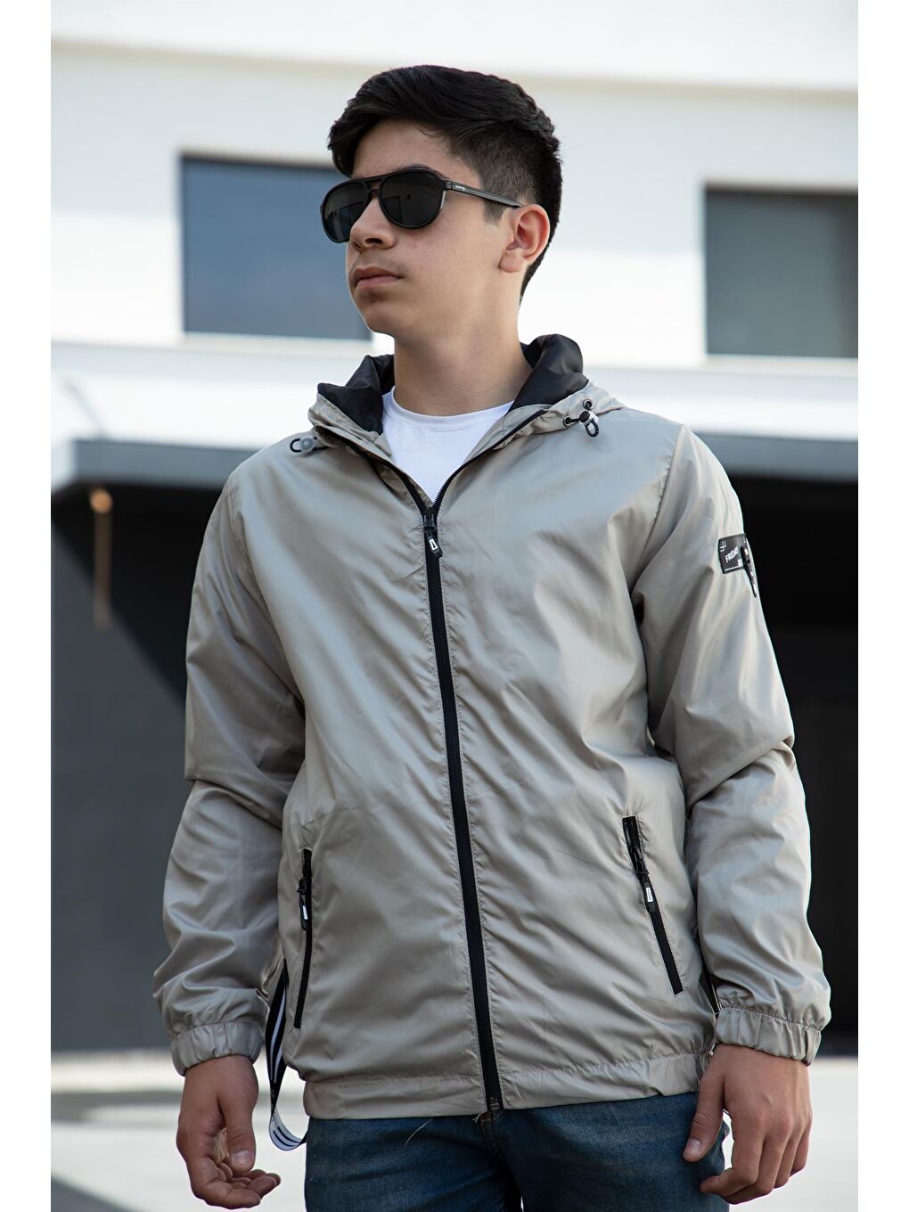 Bej Kapüşonlu Şu Geçirmez Erkek Çocuk Yağmurluk 5-14 Yaş