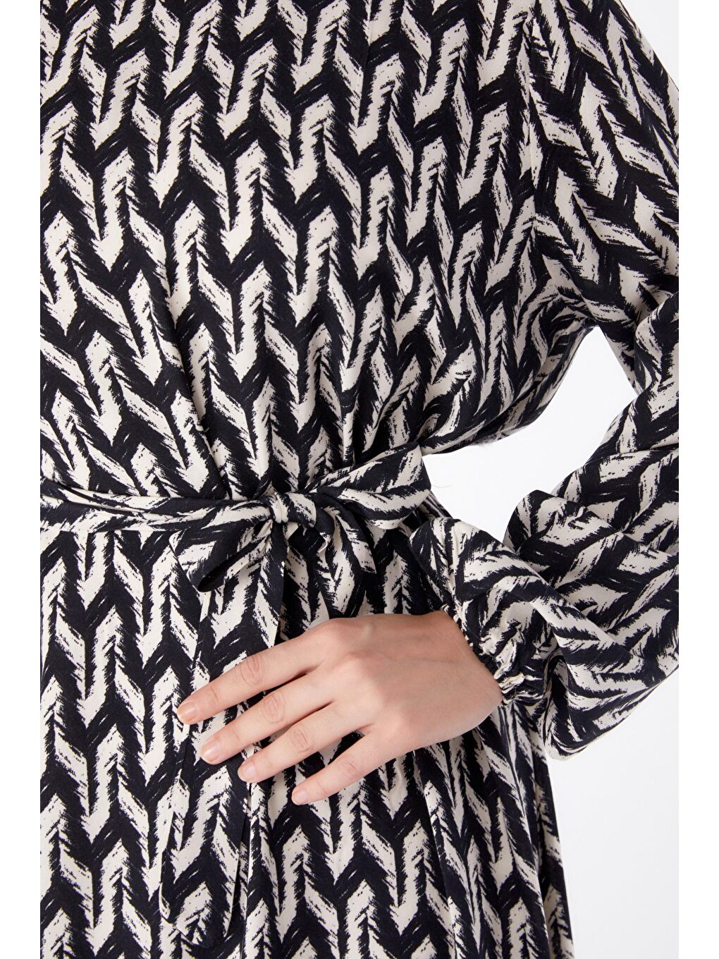 Hakim Yaka Kadın Siyah Kuşaklı Desenli Elbise - 25471-5
