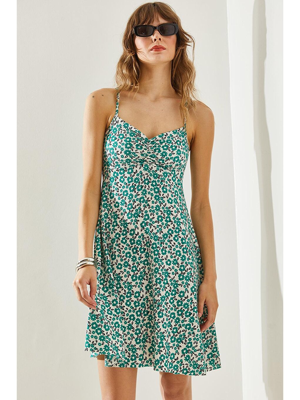 Yeşil Kadın Büzgü Detaylı Askılı Çiçek Desenli Mini Elbise-2