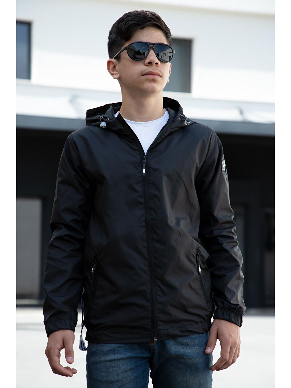 Siyah Kapüşonlu Şu Geçirmez Erkek Çocuk Yağmurluk 5-14 Yaş