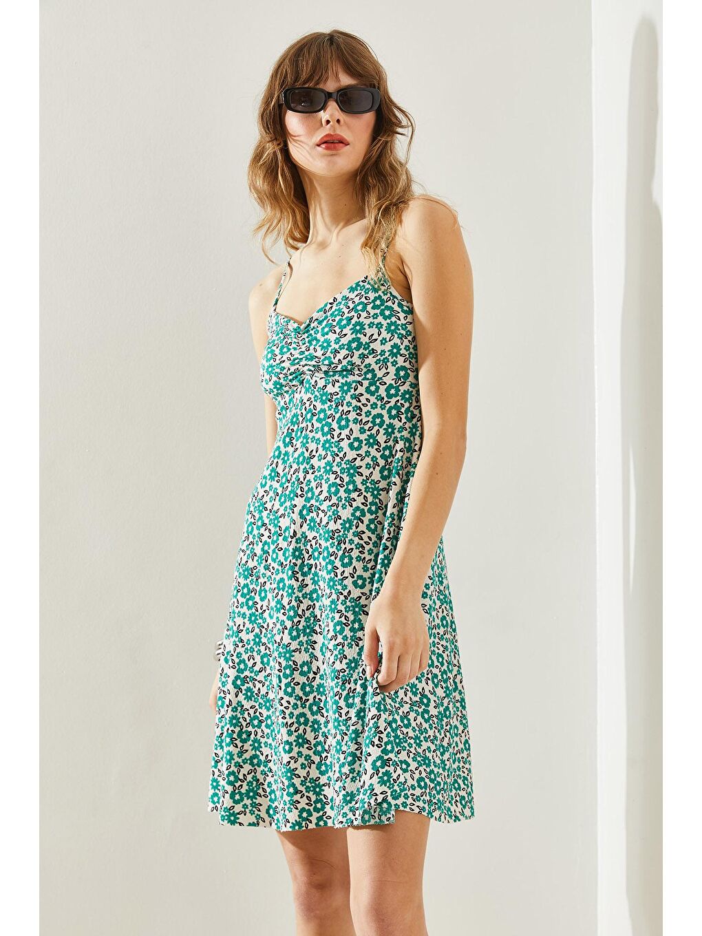 Yeşil Kadın Büzgü Detaylı Askılı Çiçek Desenli Mini Elbise-3