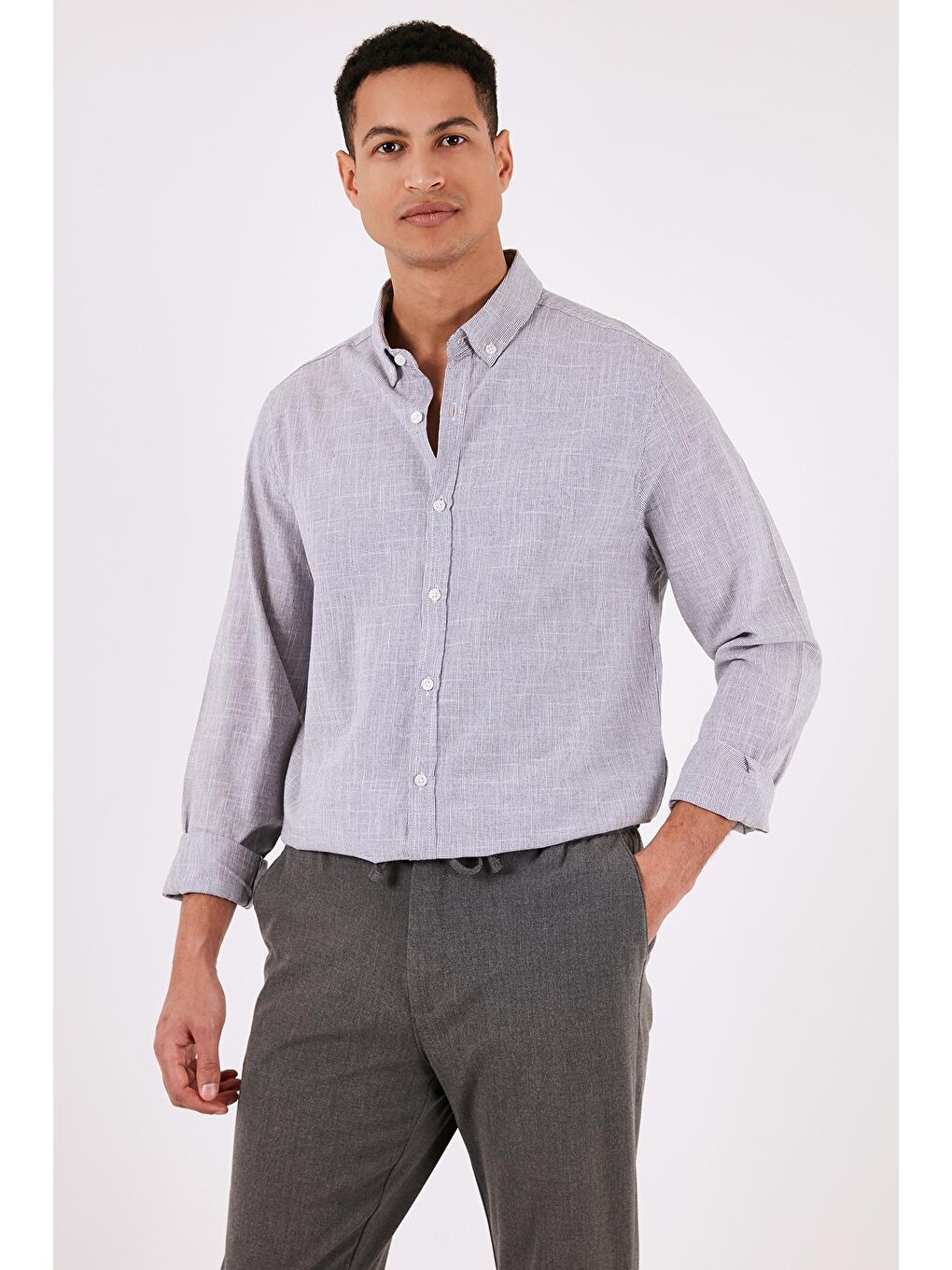 Beyaz Pamuklu Regular Fit Düğmeli Yaka Gömlek CF24S116488-1