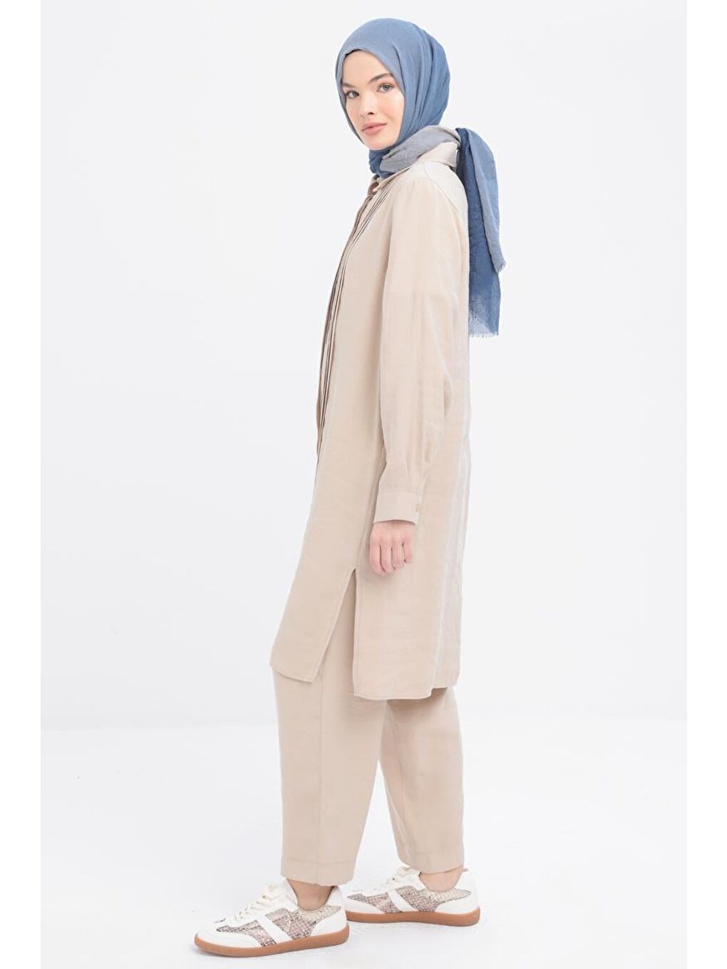 Bej-Nervürlü Yırtmaçlı Modal Pantolonlu Takım-1