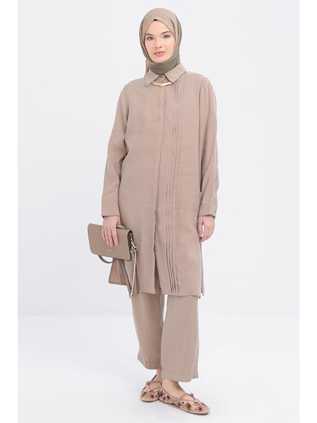 Bej Vizon-Nervürlü Yırtmaçlı Modal Pantolonlu Takım