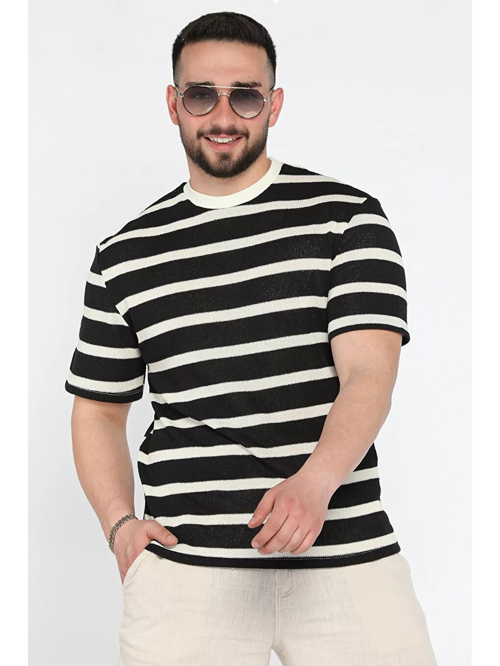 Siyah Erkek Bisiklet Yaka Şerit Desenli Örme Tişört-1