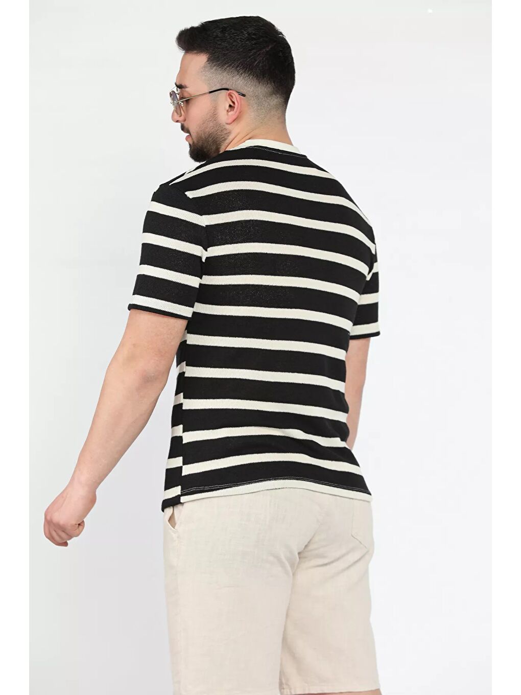 Siyah Erkek Bisiklet Yaka Şerit Desenli Örme Tişört-2