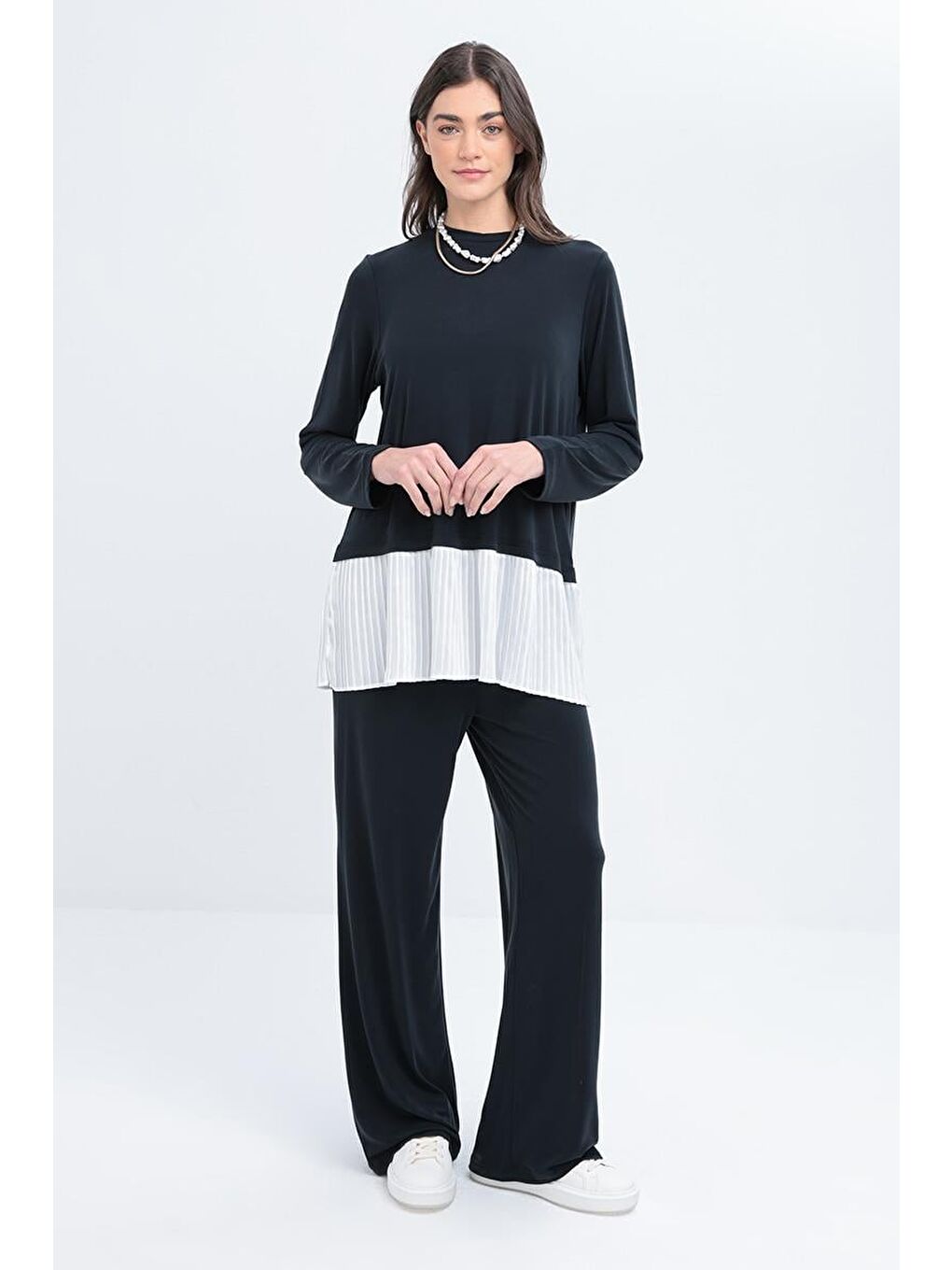 Siyah-Pilise Garnili Pantolonlu Takım-1