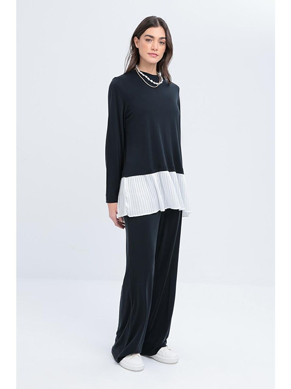 Siyah-Pilise Garnili Pantolonlu Takım-2