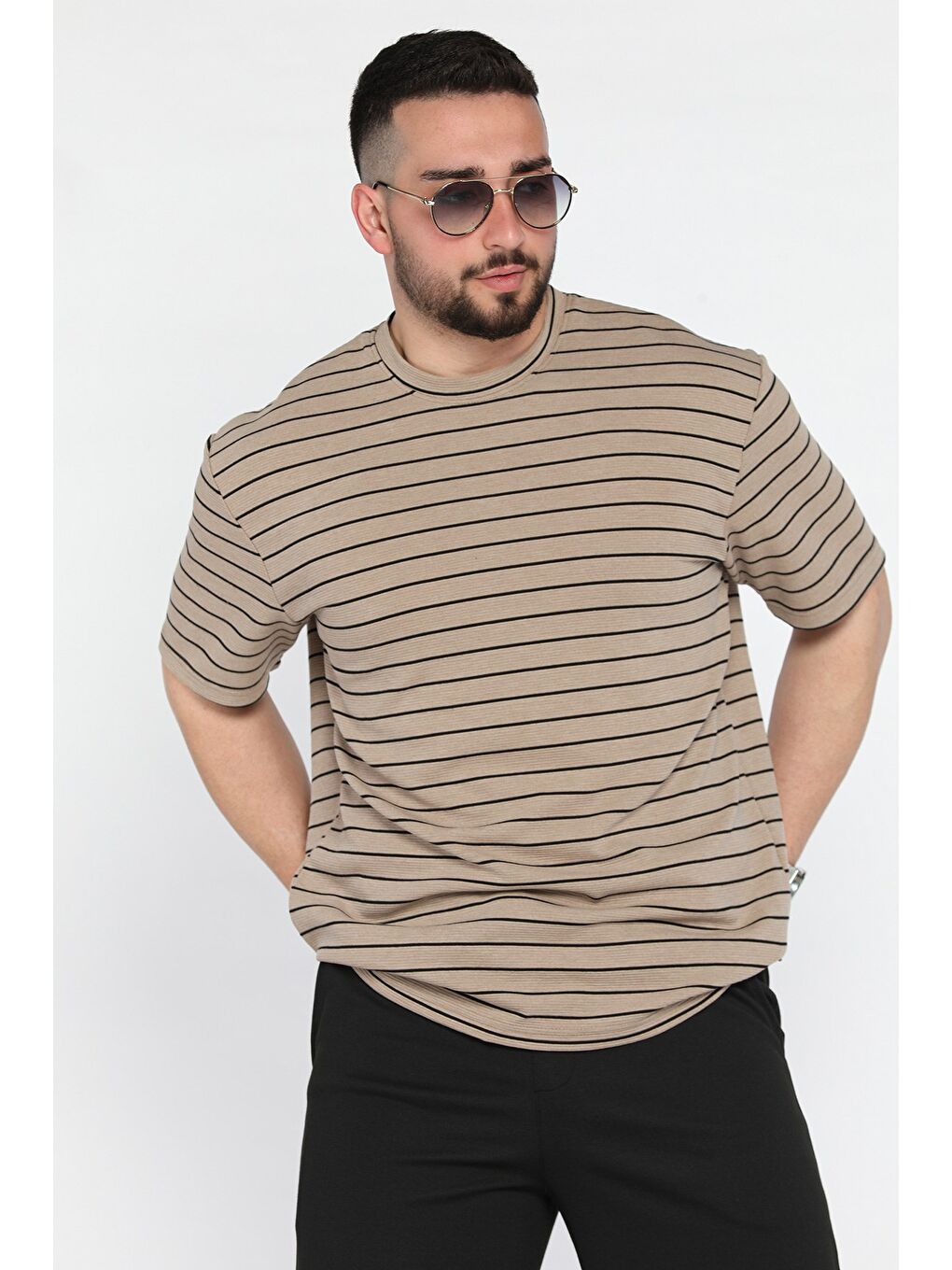 Bej Erkek Çizgi Desenli Bisiklet Yaka Elastanlı Tişört-1