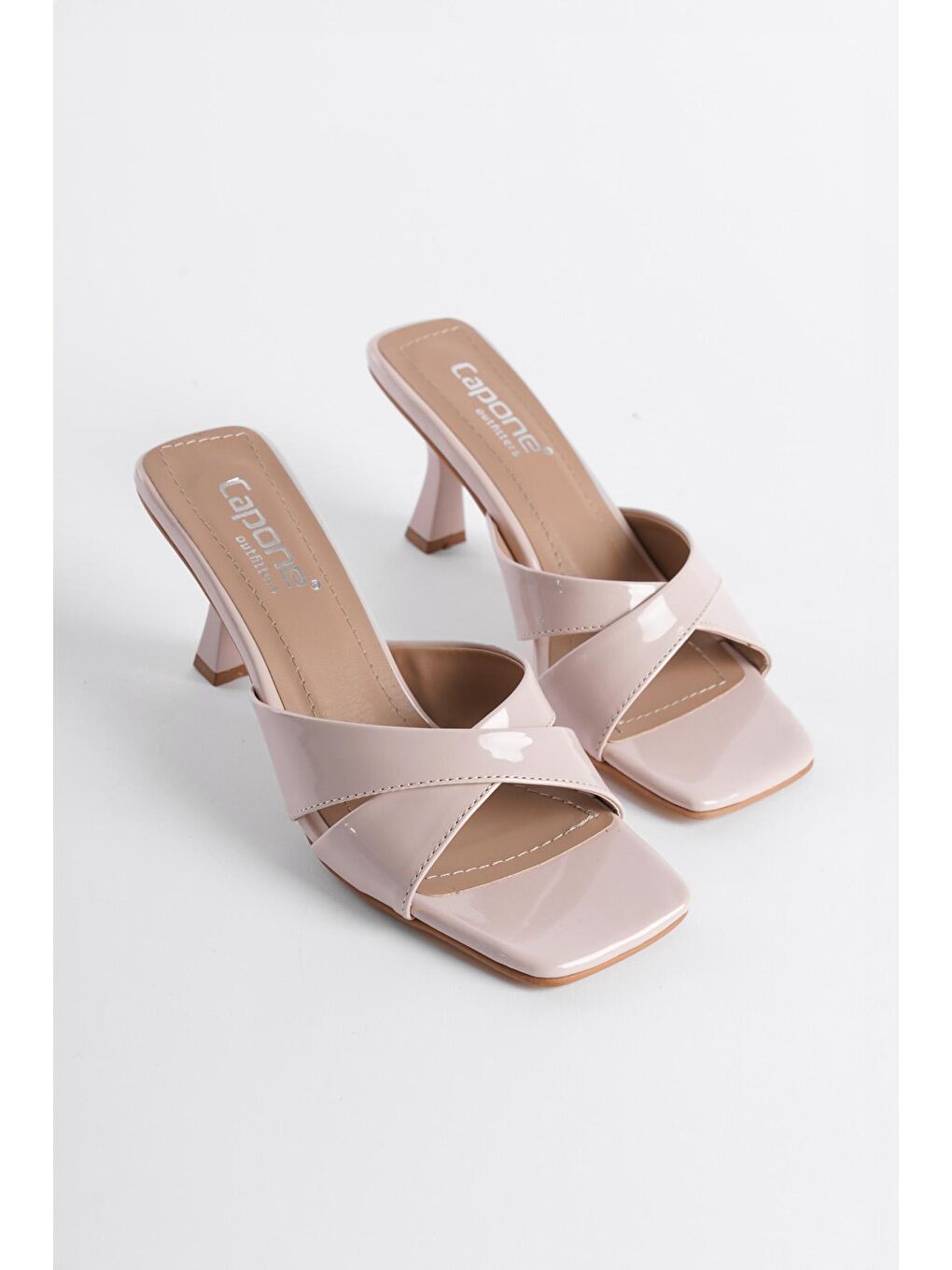 Bej Küt Burunlu Rugan Çapraz Bantlı Orta Topuklu  Kadın Terlik