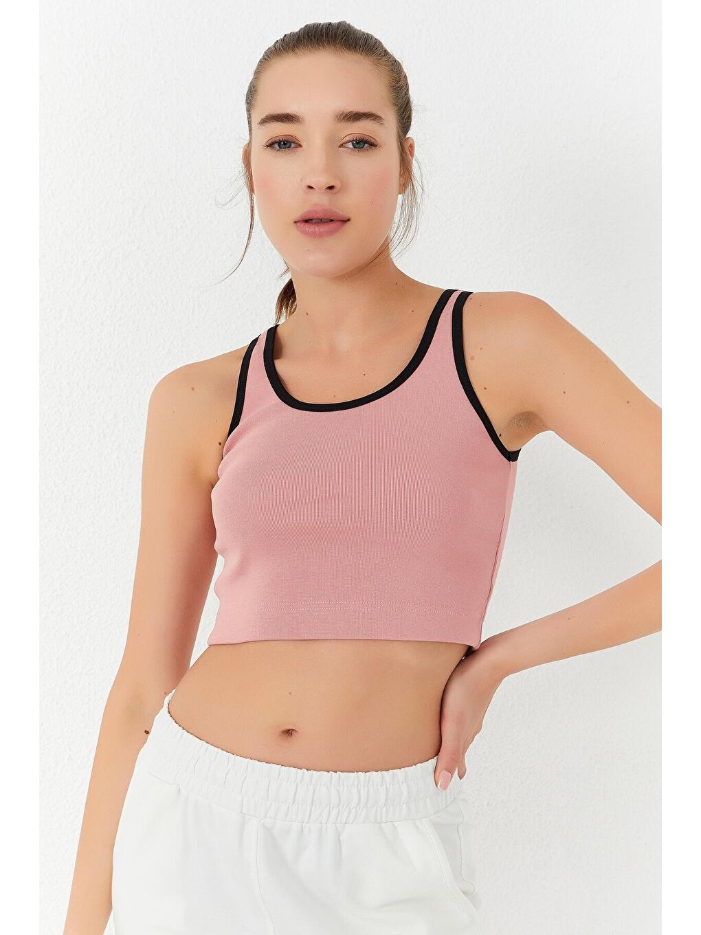 TOMMYLIFE Pembe Pudra Basic Sıfır Kol Dar Kalıp U Yaka Kadın Crop Top Atlet - 97162