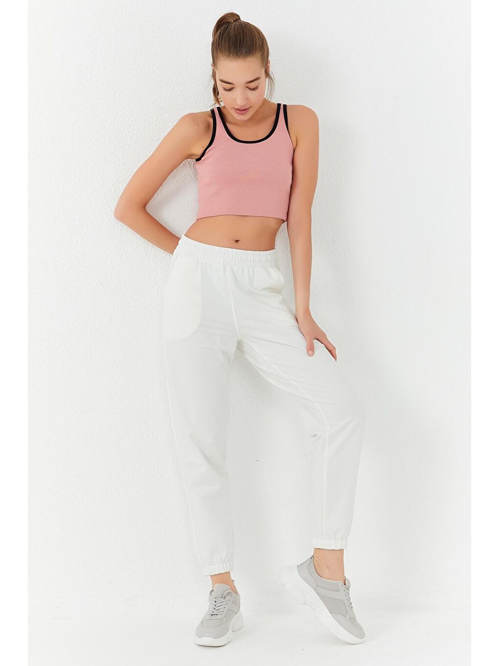 TOMMYLIFE Pembe Pudra Basic Sıfır Kol Dar Kalıp U Yaka Kadın Crop Top Atlet - 97162 - 1