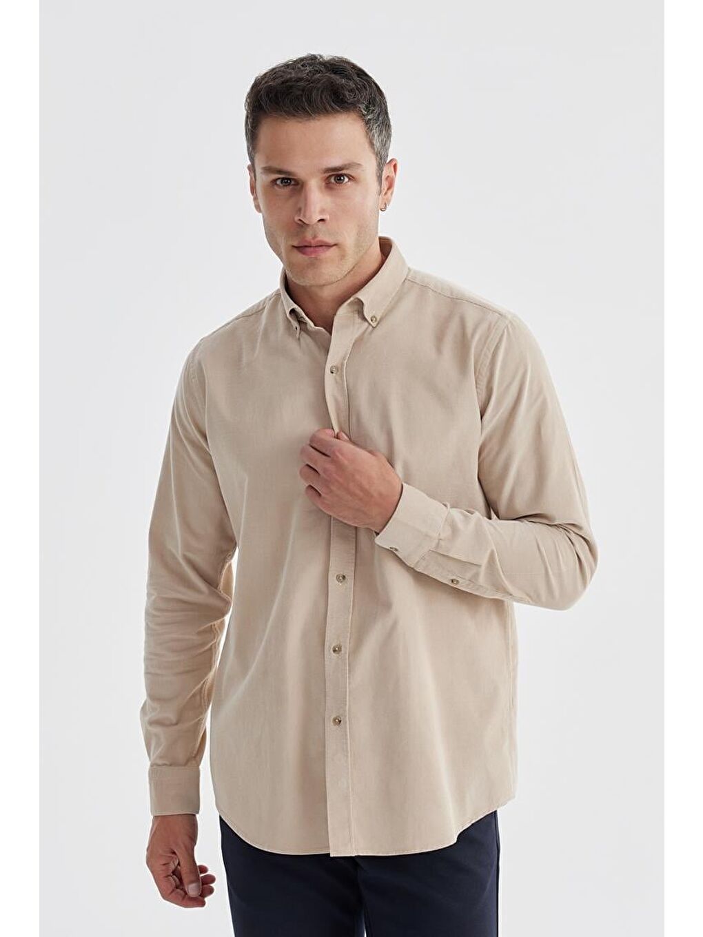 Bej Comfort Fit Düğmeli Yaka %100 Pamuklu Kadife Gömlek-1