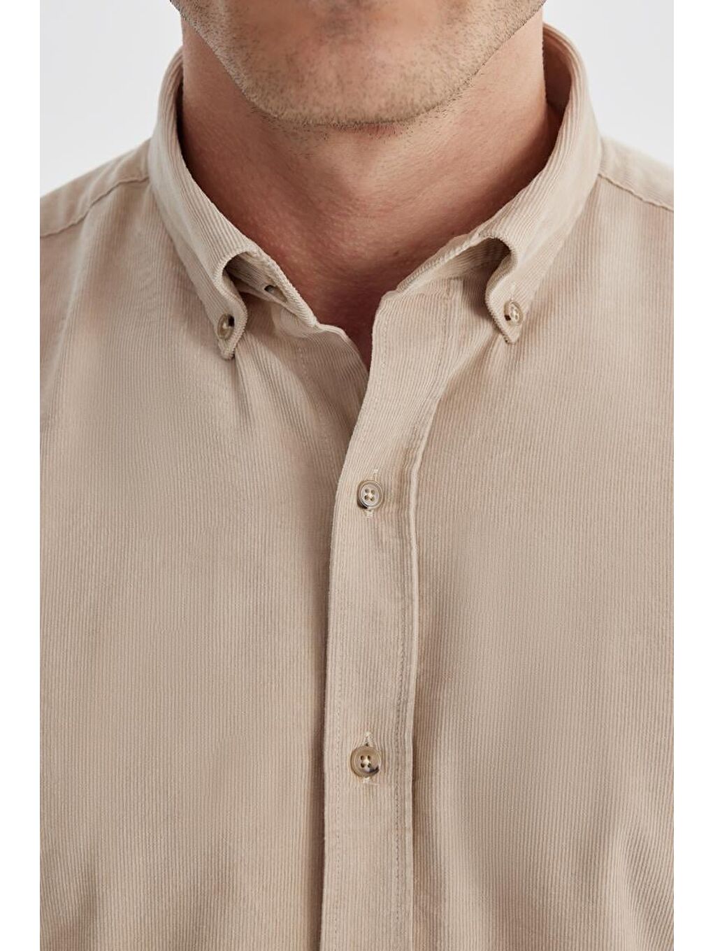 Bej Comfort Fit Düğmeli Yaka %100 Pamuklu Kadife Gömlek-2