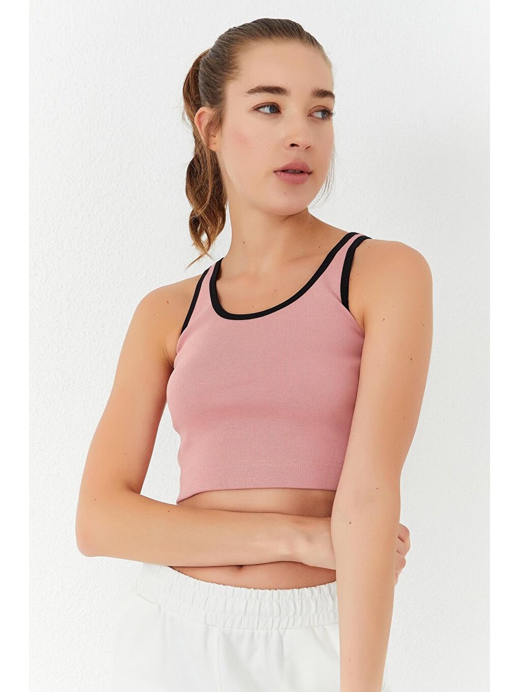 TOMMYLIFE Pembe Pudra Basic Sıfır Kol Dar Kalıp U Yaka Kadın Crop Top Atlet - 97162 - 4