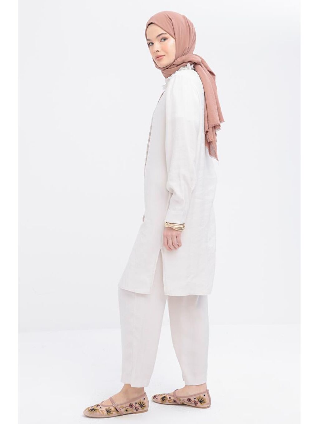 Bej Taş-Nervürlü Yırtmaçlı Modal Pantolonlu Takım-1