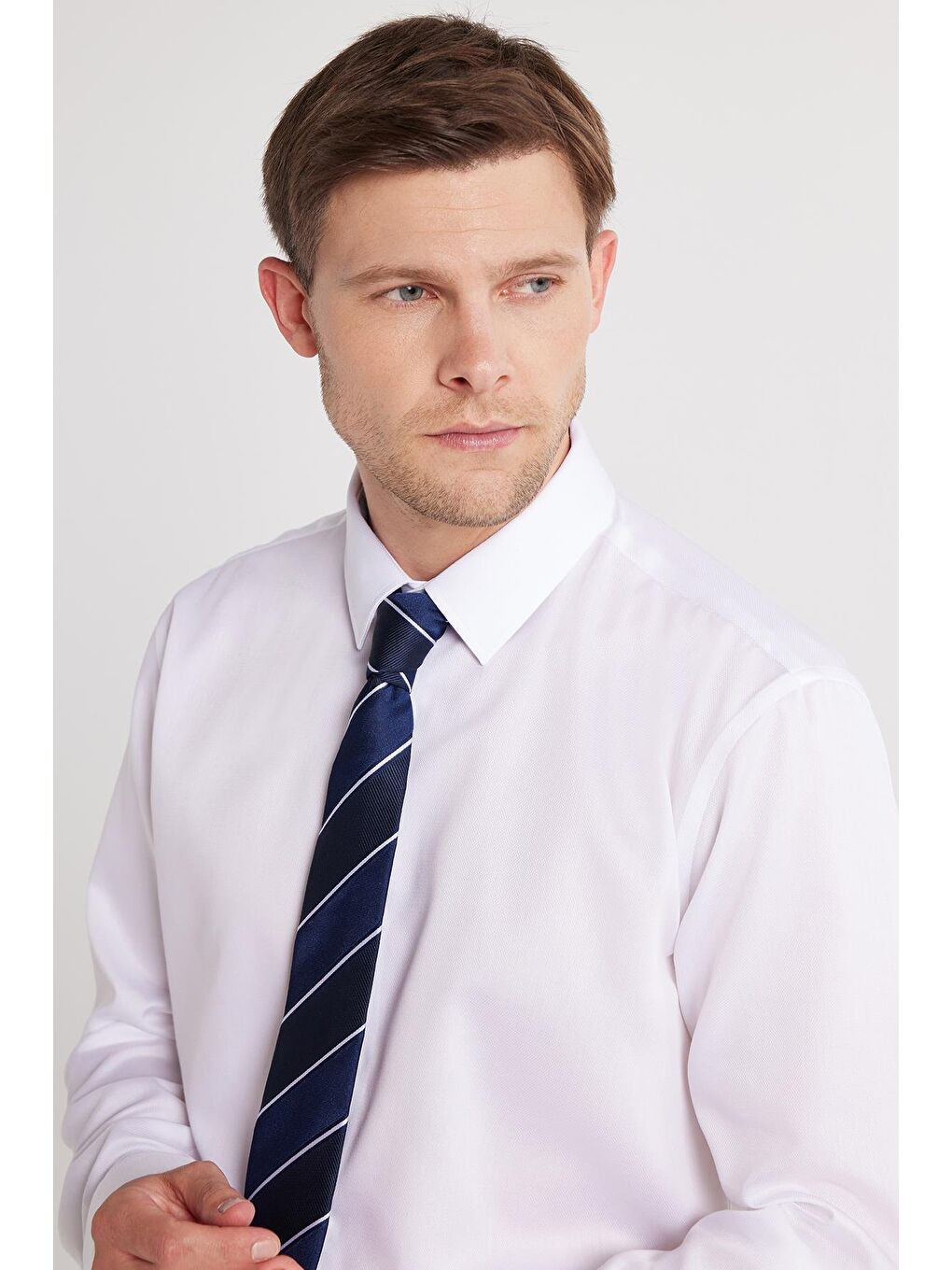 Slim Fit Beyaz Non-Iron %100 Pamuk Doğa Dostu Ekoteks Belgeli Ütü Gerektirmez Gömlek