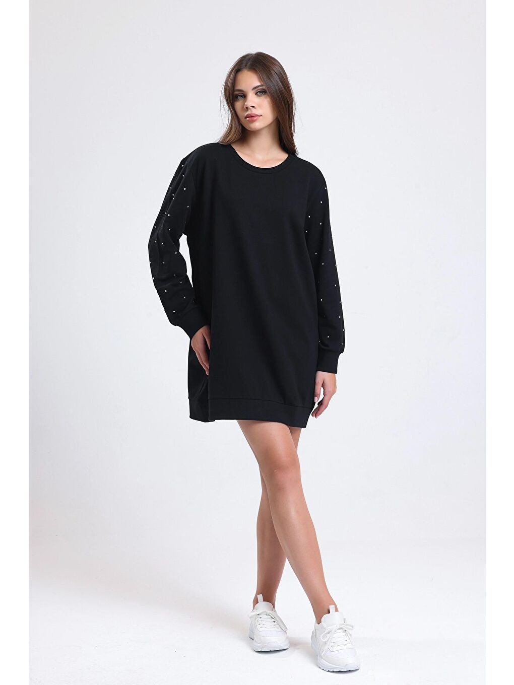 Siyah Bisiklet Yaka Uzun Kolları Boncuk İşlemeli Mini Boy Elbise IZ10BIG