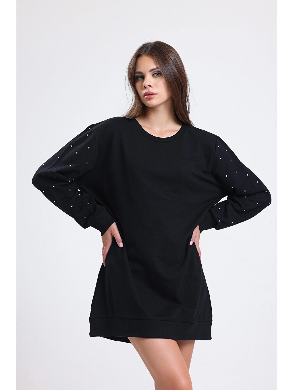 Siyah Bisiklet Yaka Uzun Kolları Boncuk İşlemeli Mini Boy Elbise IZ10BIG-1